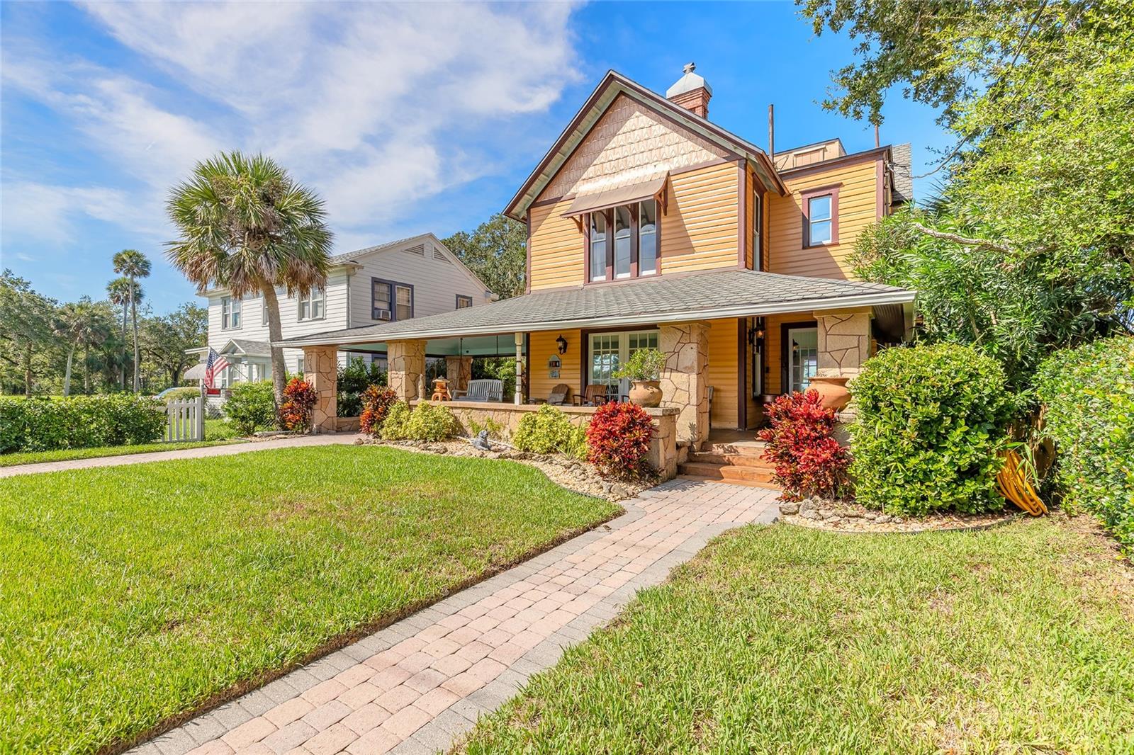 Image 3 of 60 For 614 Beach Street
