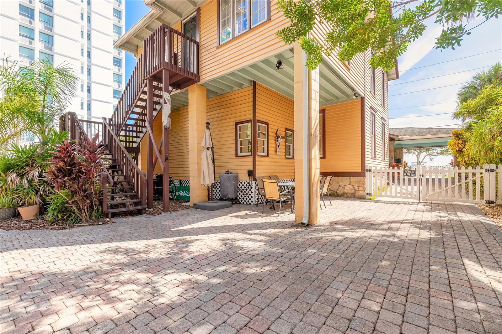 Image 39 of 60 For 614 Beach Street