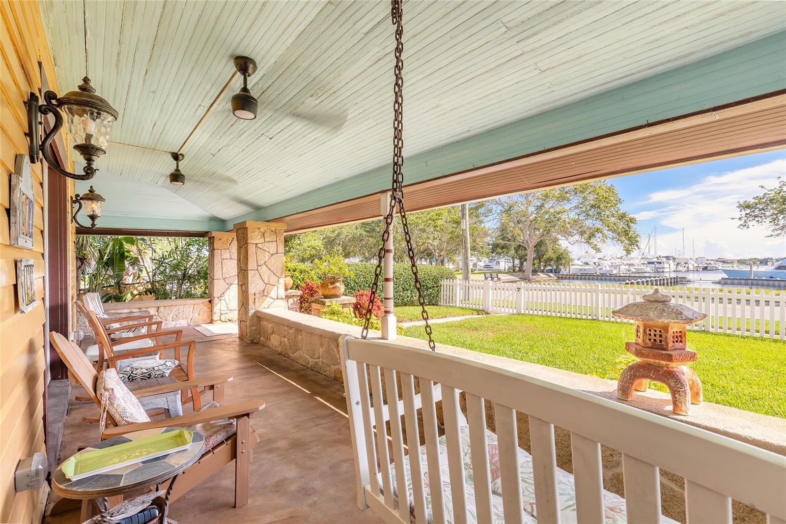 Image 4 of 60 For 614 Beach Street
