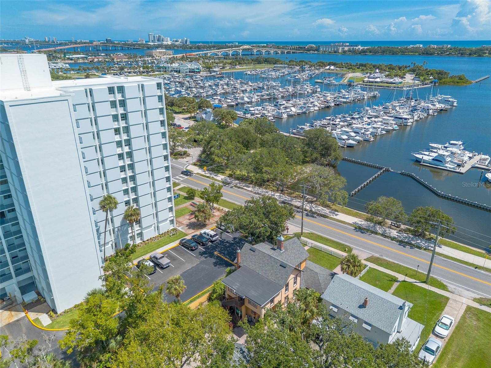 Image 6 of 60 For 614 Beach Street