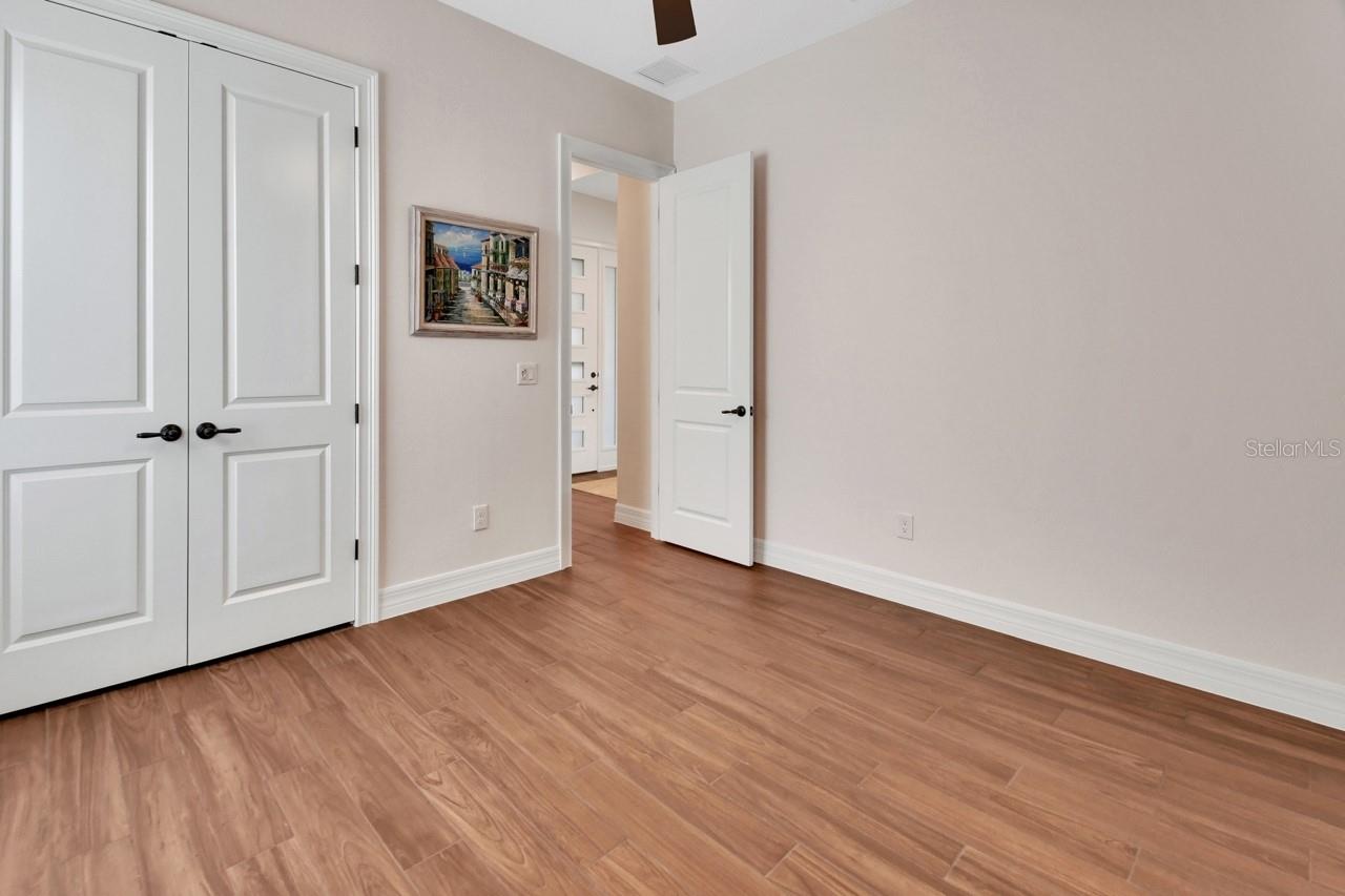 Image 26 of 37 For 6287 Woodhaven Village Drive