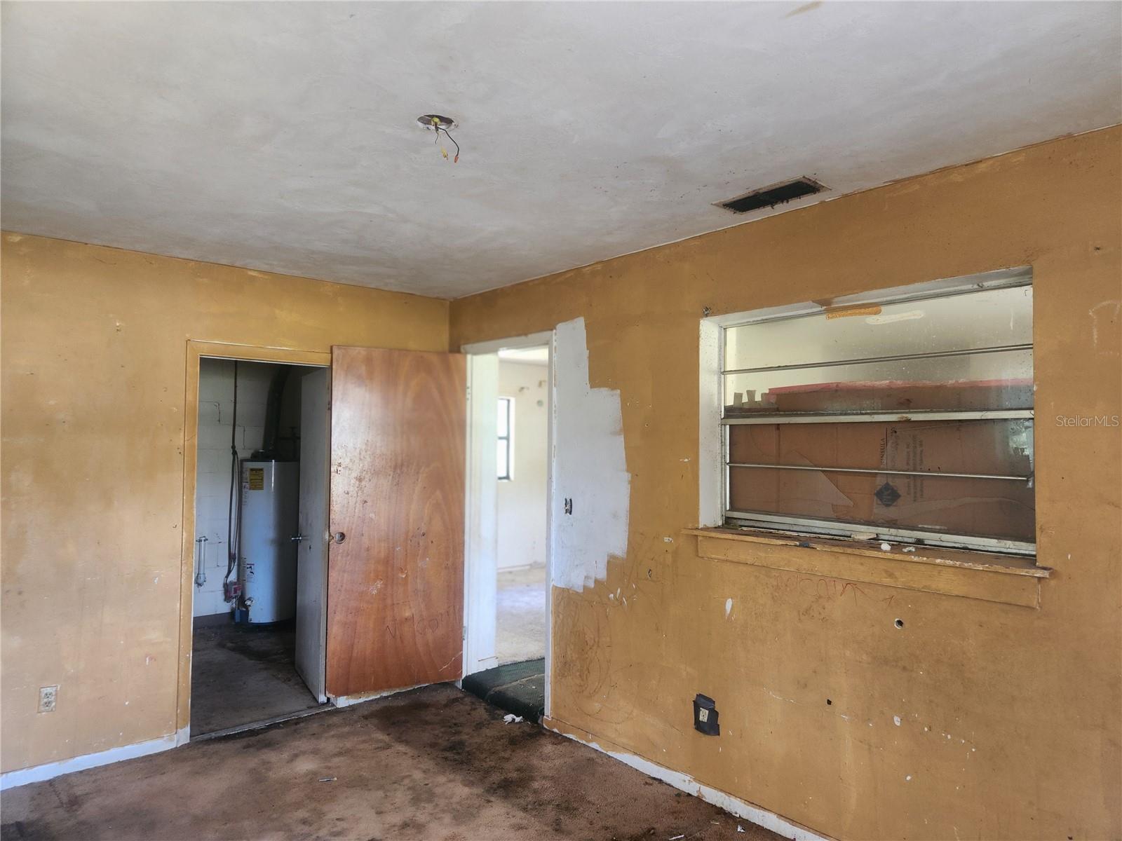 Image 17 of 21 For 5060 Fairport Avenue