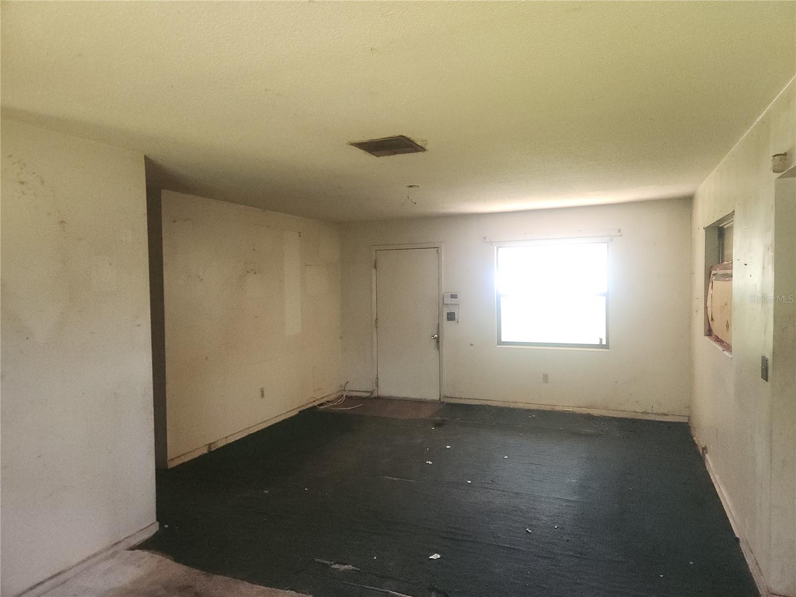 Image 3 of 21 For 5060 Fairport Avenue