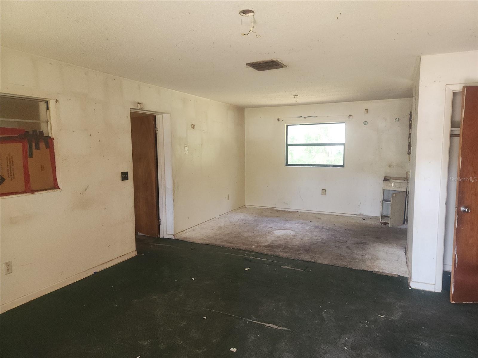 Image 4 of 21 For 5060 Fairport Avenue
