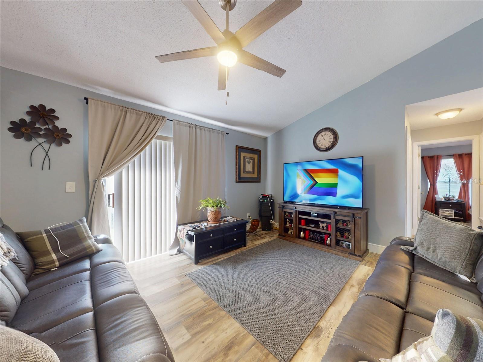 Image 15 of 62 For 460 Green Street