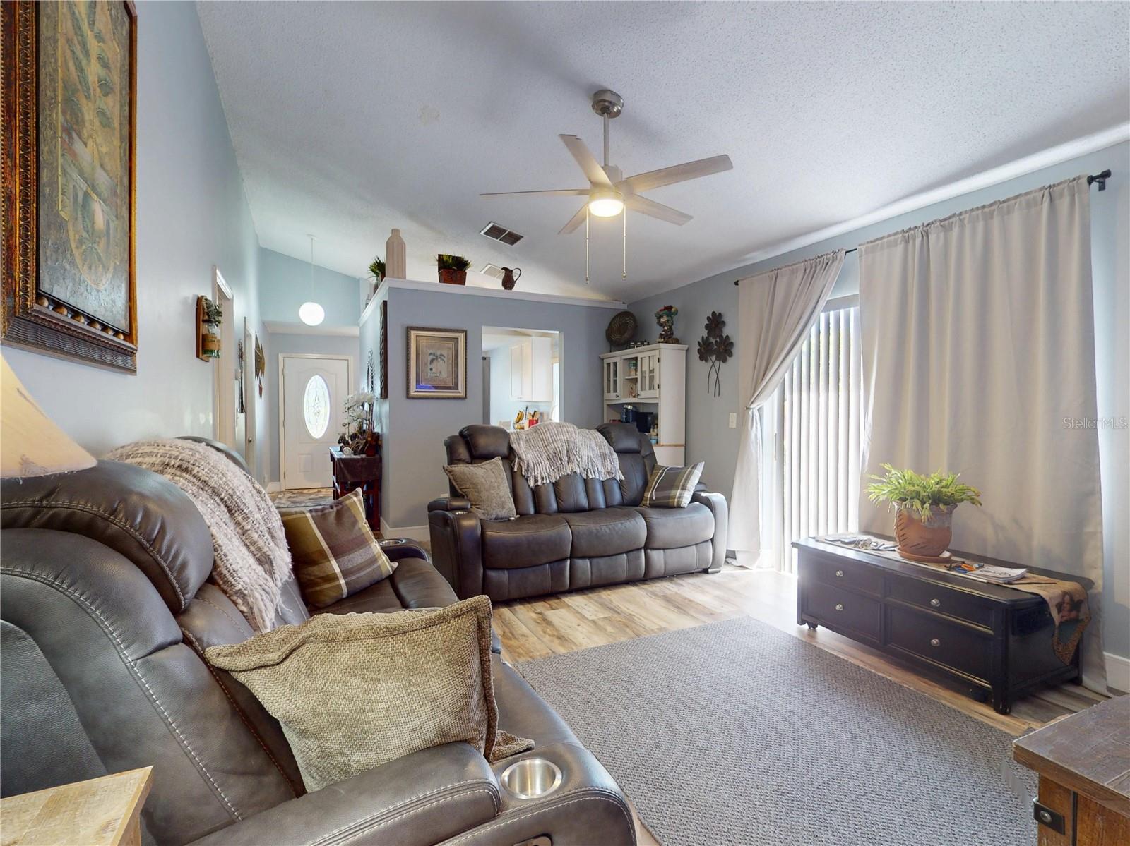 Image 18 of 62 For 460 Green Street