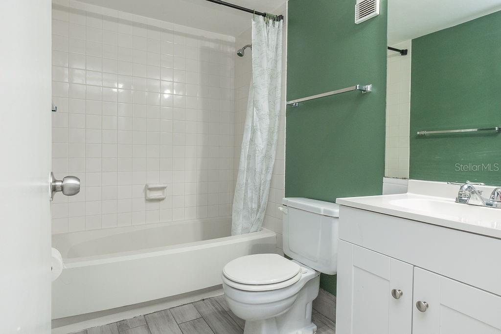 Image 15 of 19 For 130 Jasmine Woods Court 6d