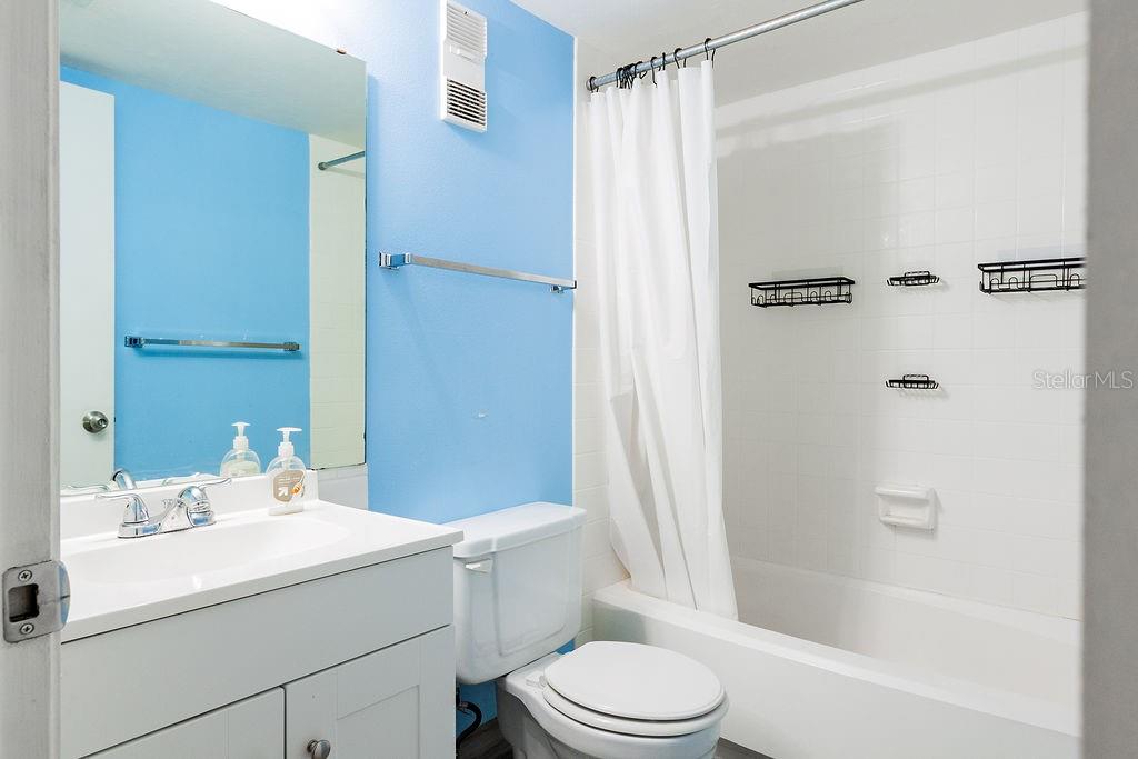 Image 16 of 19 For 130 Jasmine Woods Court 6d