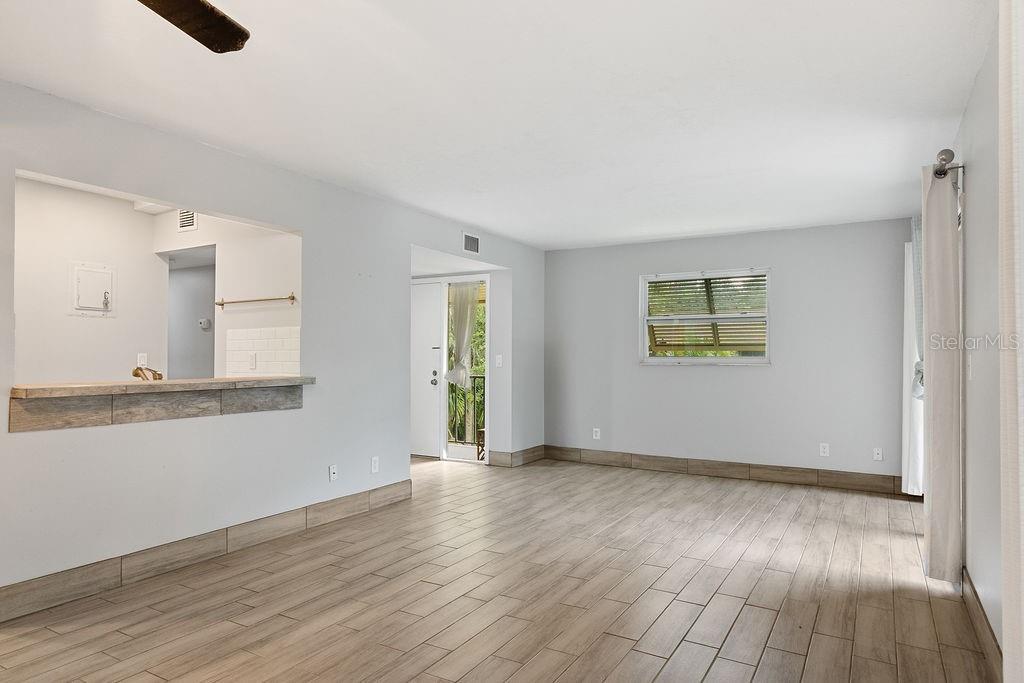 Image 9 of 19 For 130 Jasmine Woods Court 6d