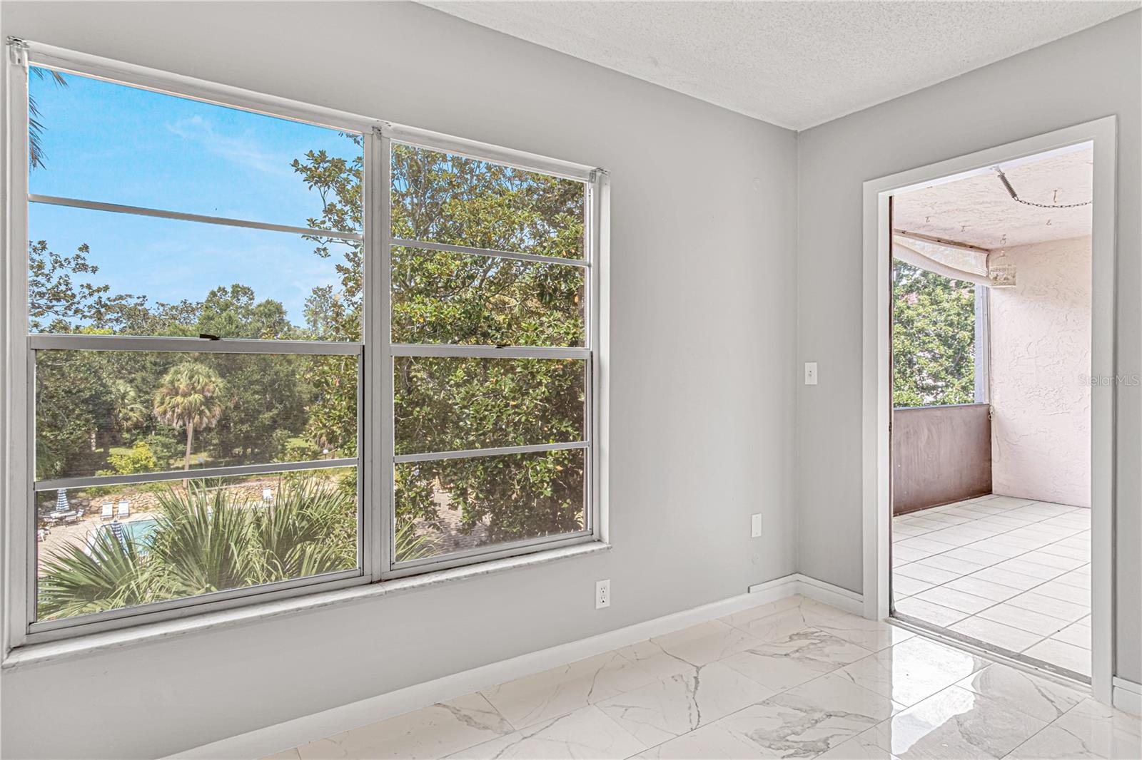 Image 18 of 33 For 640 Nova Road 409