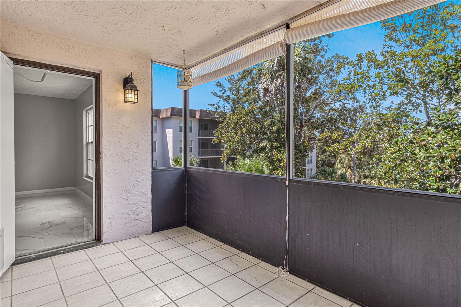 Image 20 of 33 For 640 Nova Road 409