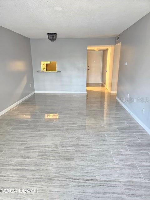 Image 6 of 16 For 640 Nova Road 409