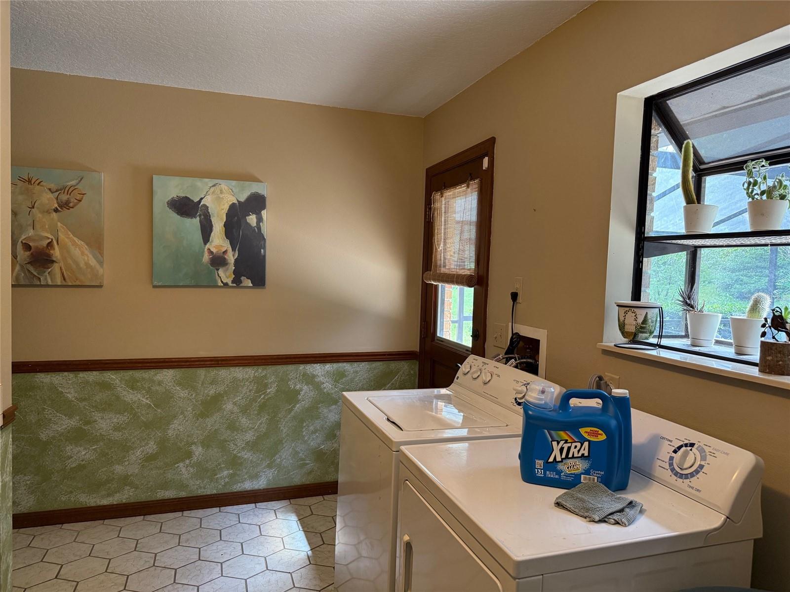 Image 13 of 26 For 2096 Chinaberry Lane