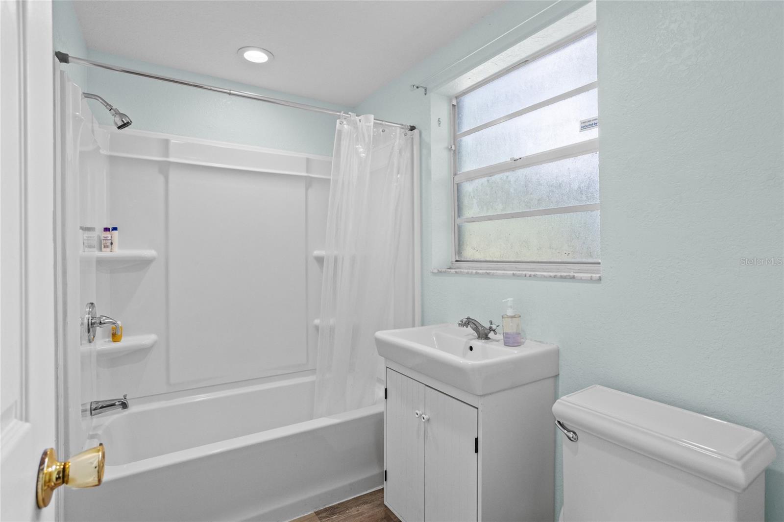 Image 17 of 63 For 2323 Goodman Road