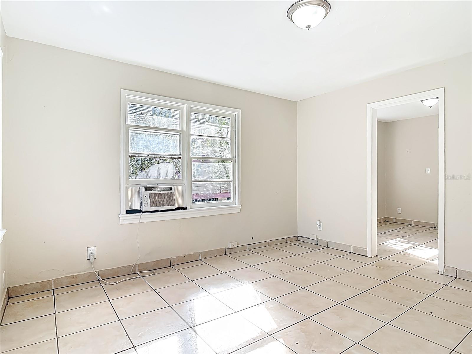 Image 10 of 40 For 215 North Street