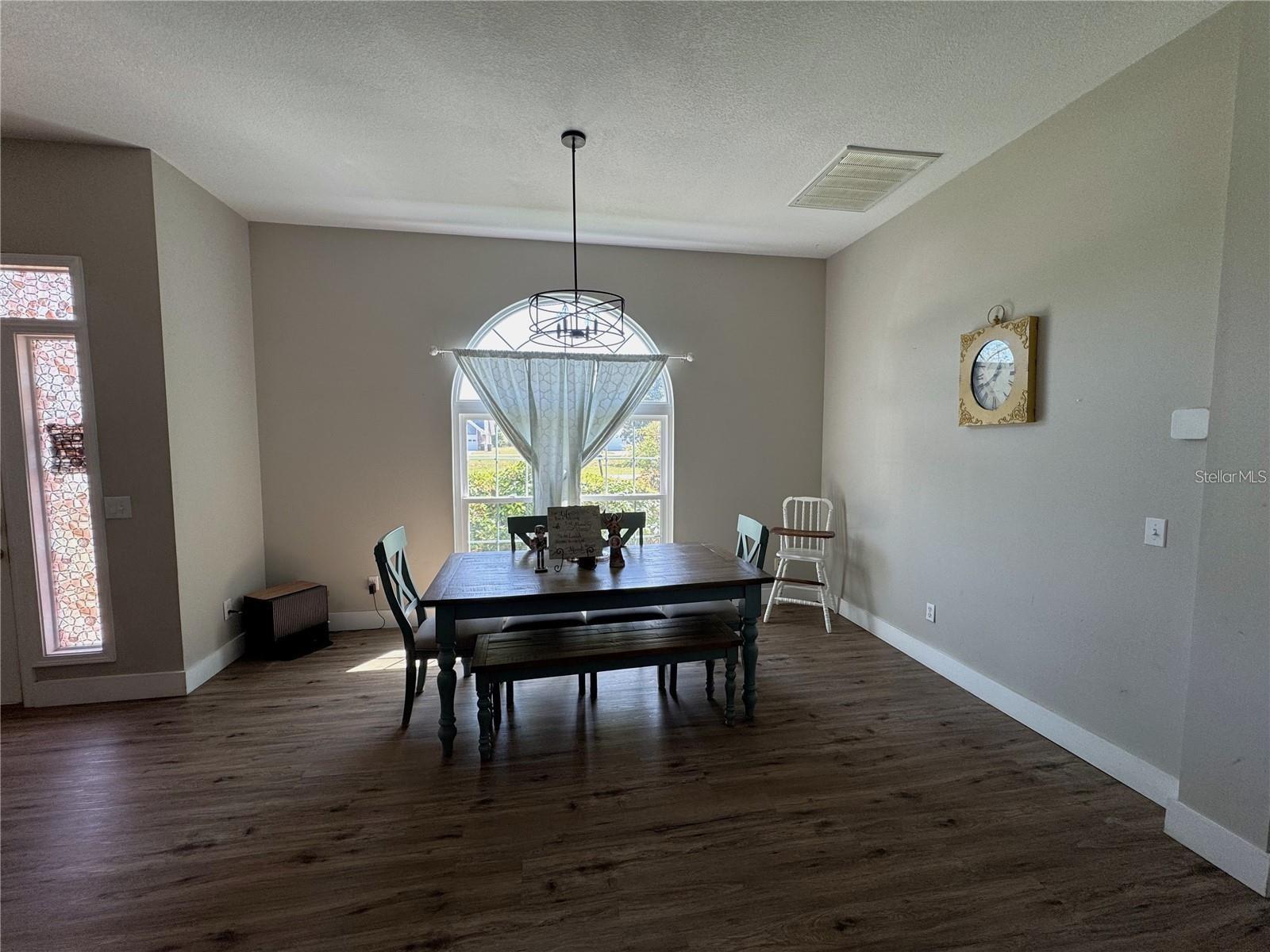 Image 4 of 34 For 508 Tracey Drive