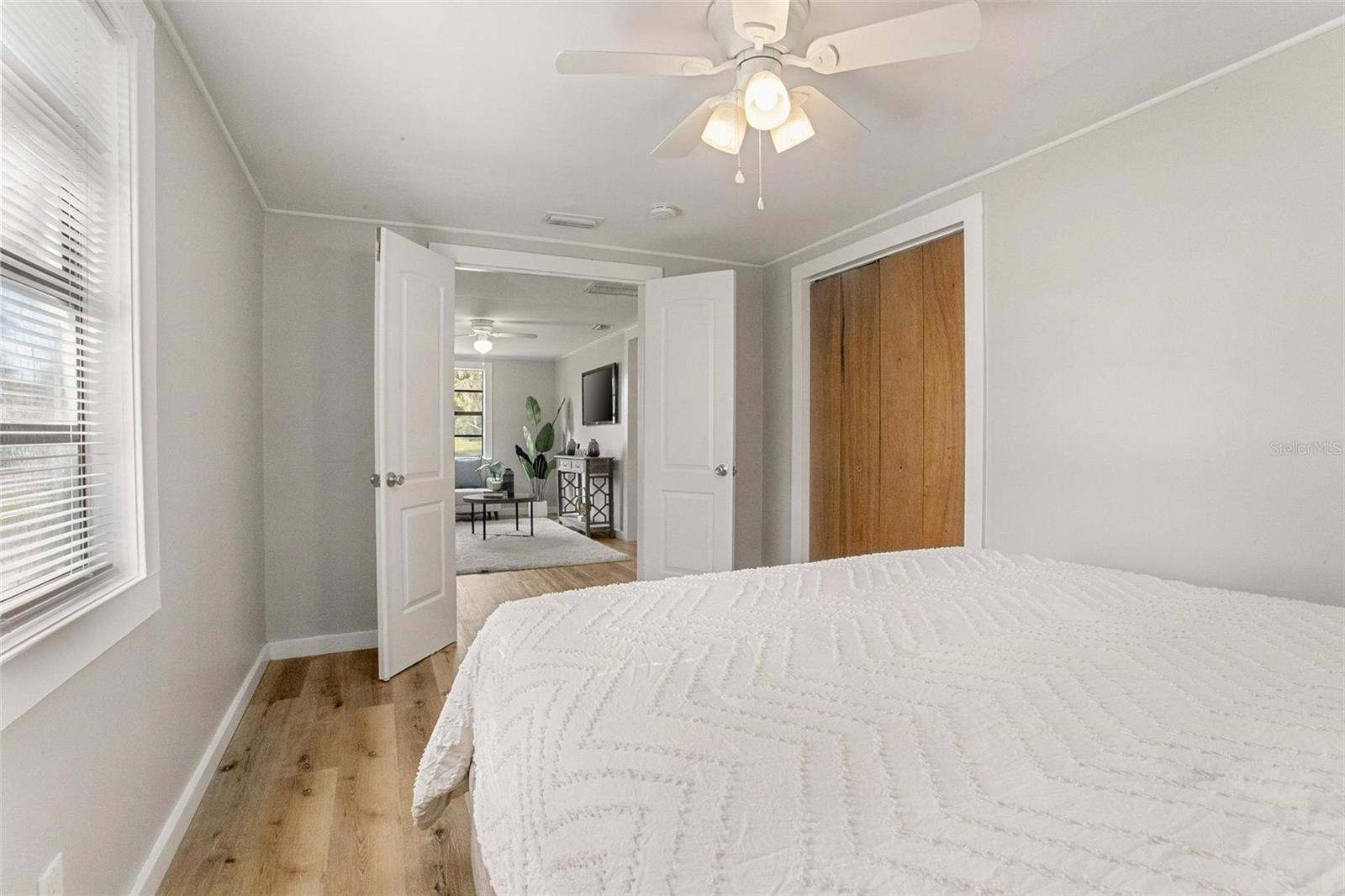 Image 10 of 21 For 1091 Carpenter Avenue