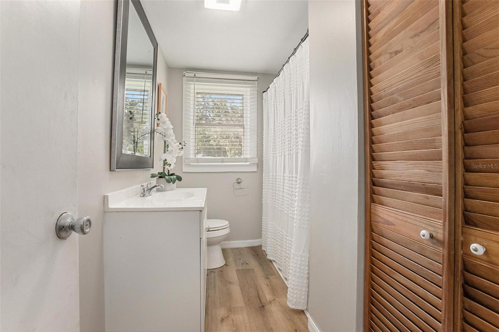 Image 11 of 21 For 1091 Carpenter Avenue