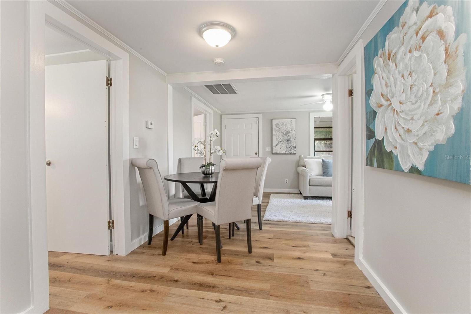 Image 14 of 21 For 1091 Carpenter Avenue