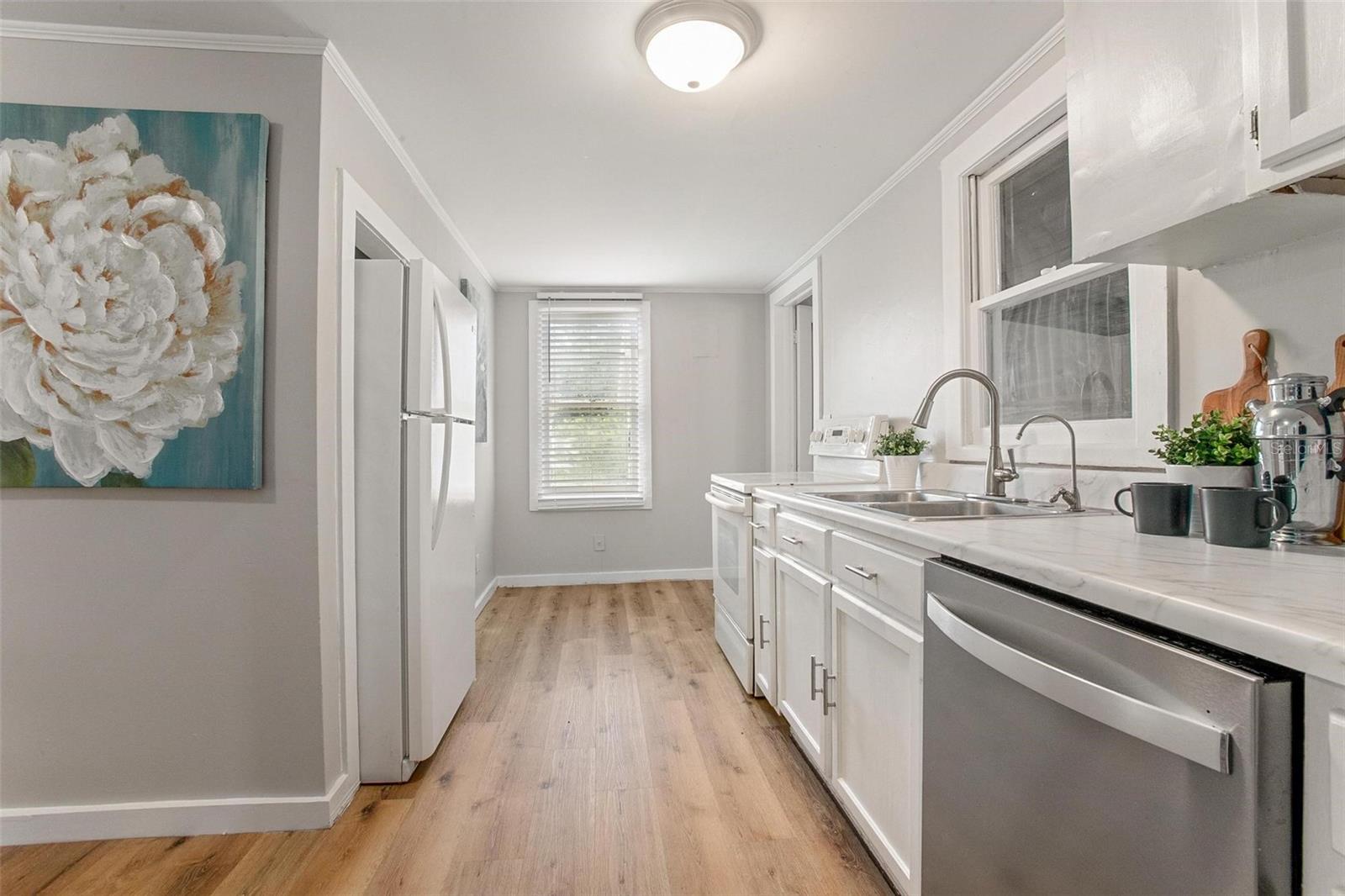 Image 15 of 21 For 1091 Carpenter Avenue