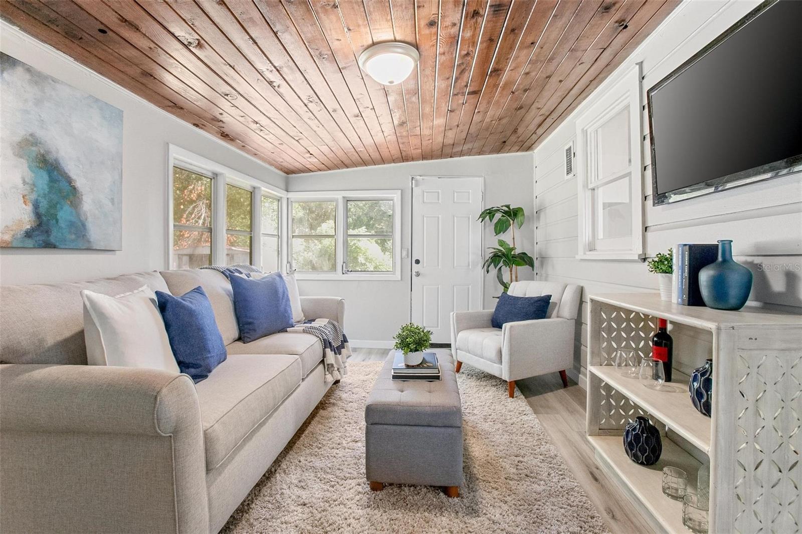 Image 17 of 21 For 1091 Carpenter Avenue