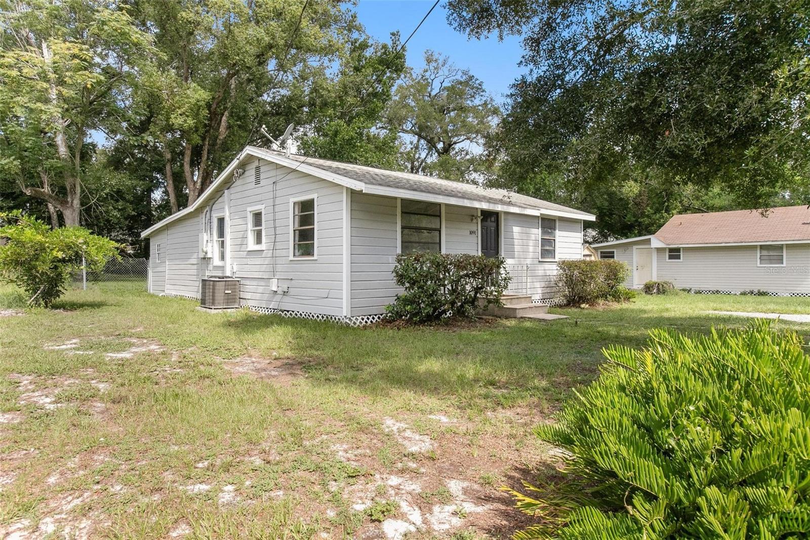 Image 2 of 21 For 1091 Carpenter Avenue