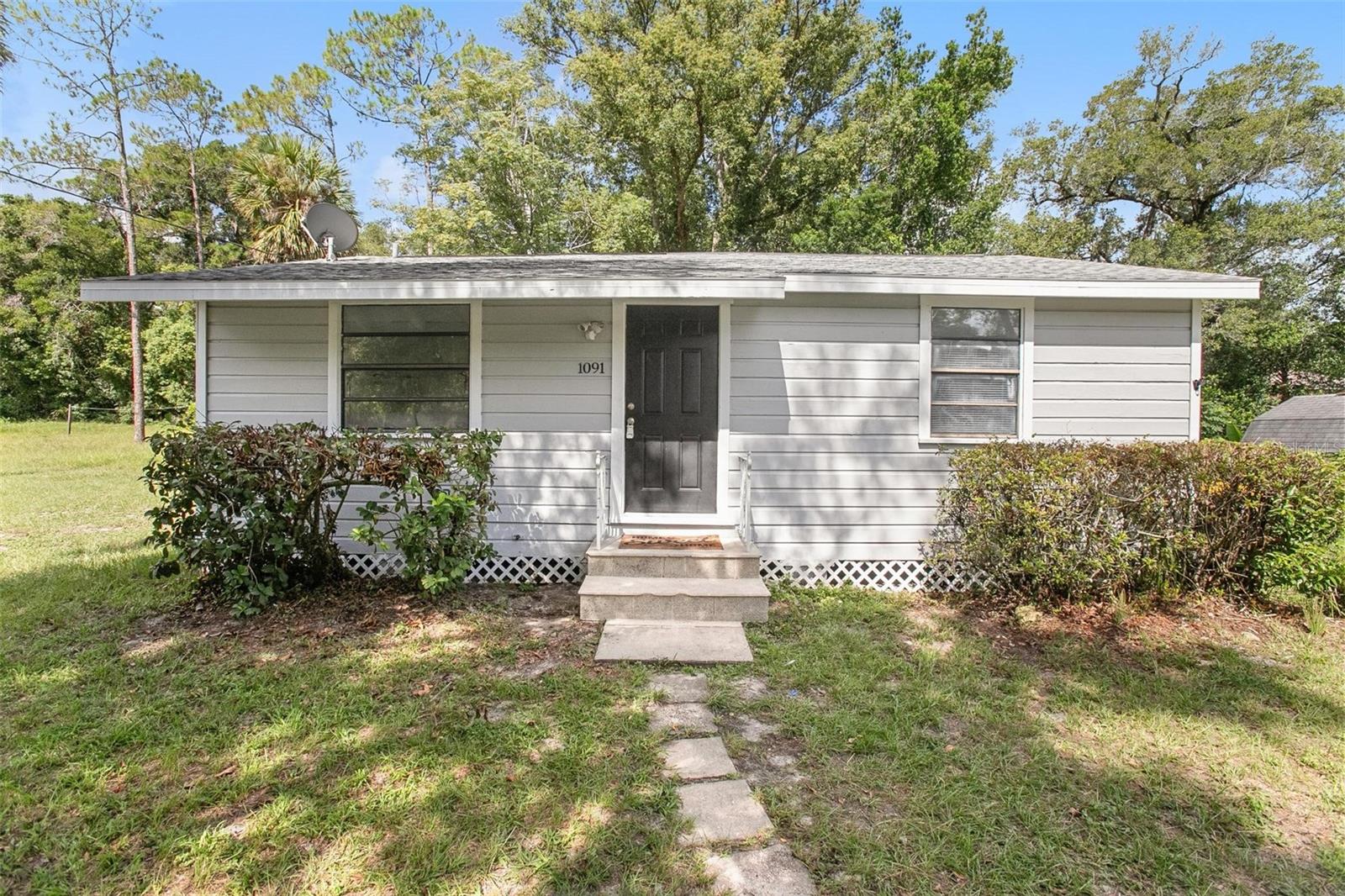 Image 4 of 21 For 1091 Carpenter Avenue