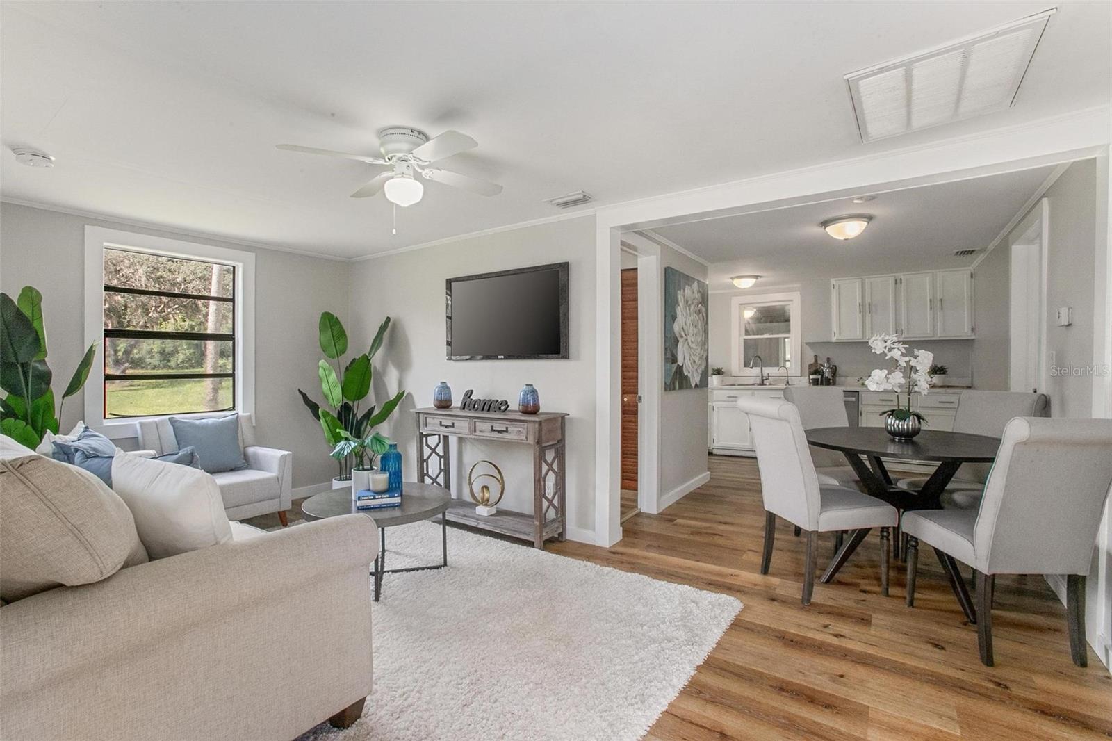 Image 5 of 21 For 1091 Carpenter Avenue