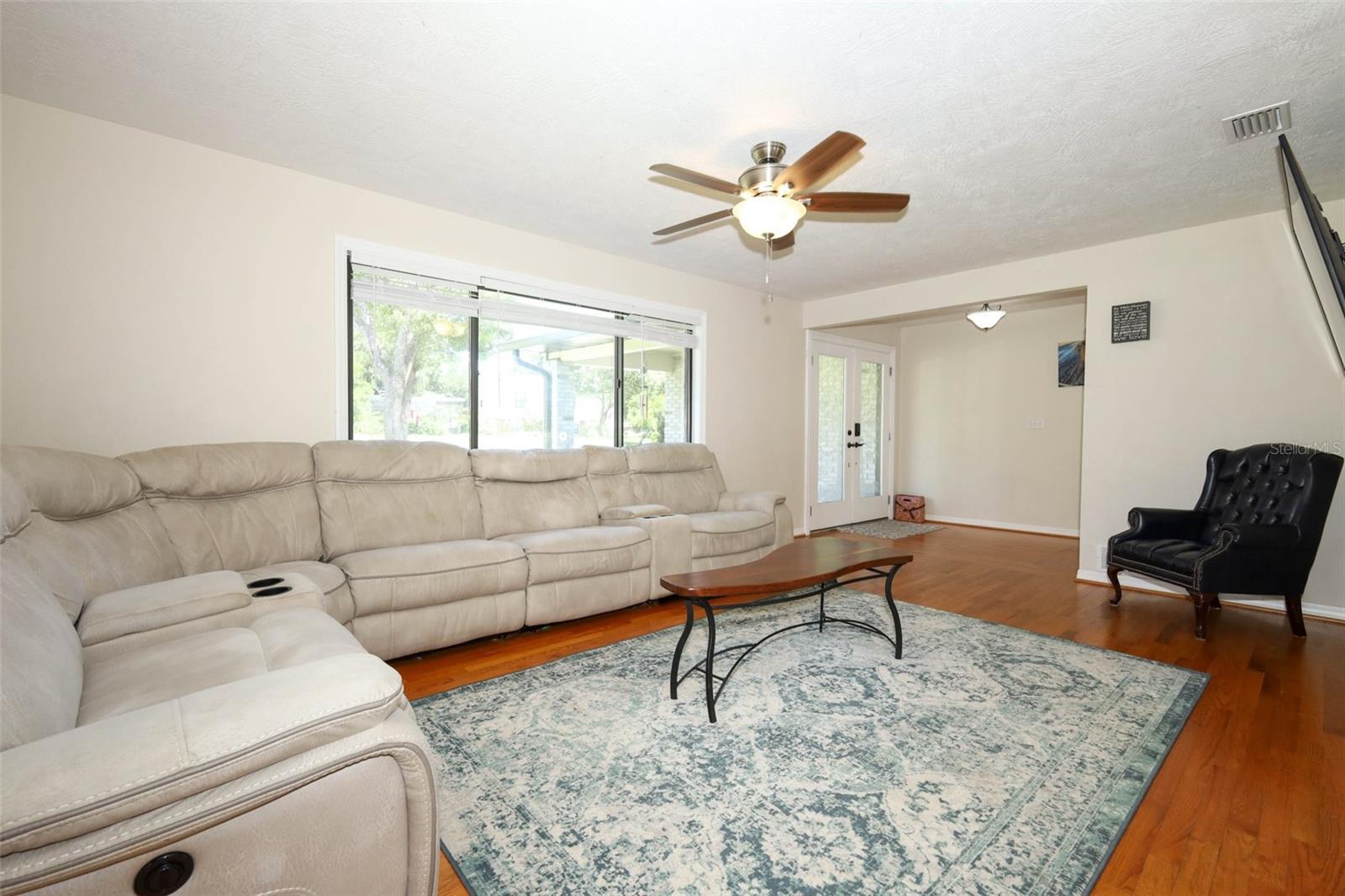 Image 6 of 59 For 308 River Bluff Drive