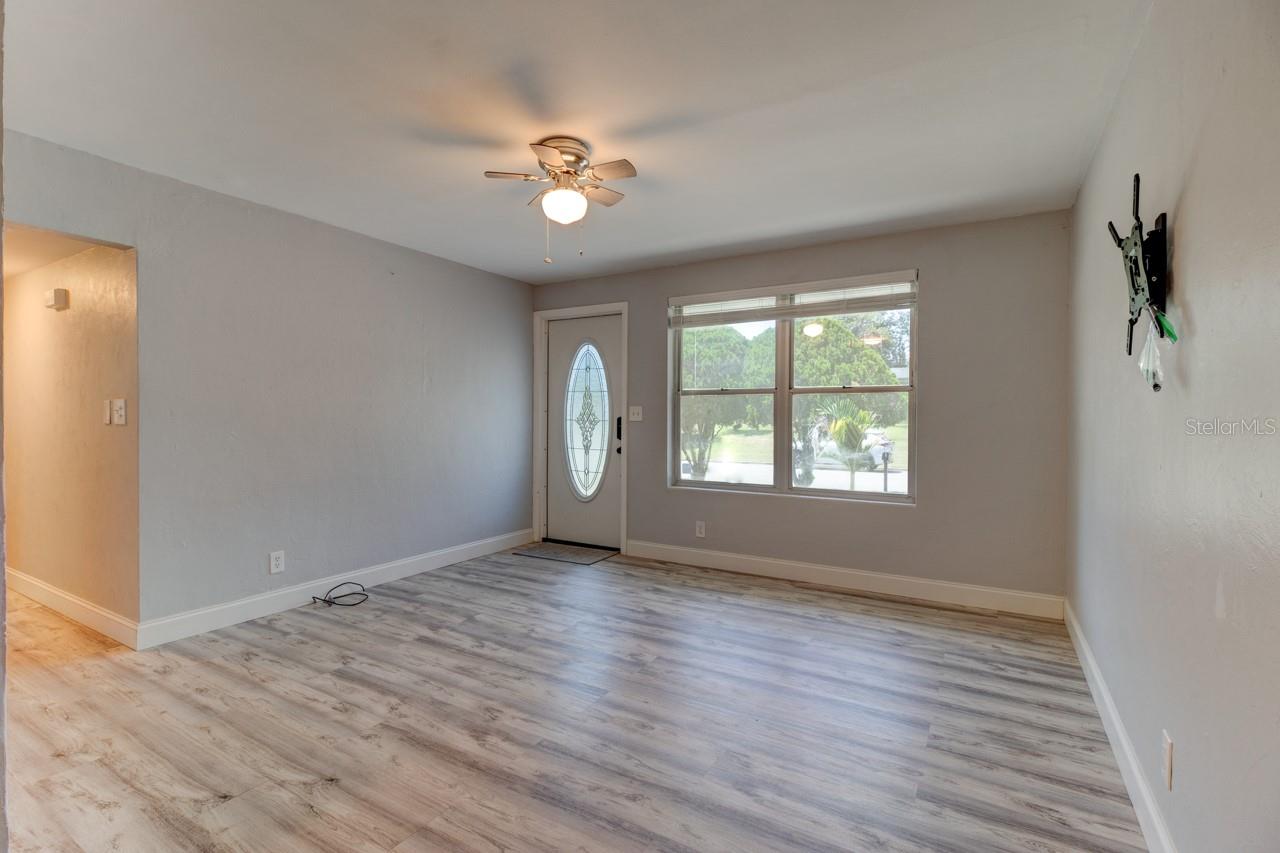 Image 4 of 23 For 635 Lanvale Avenue