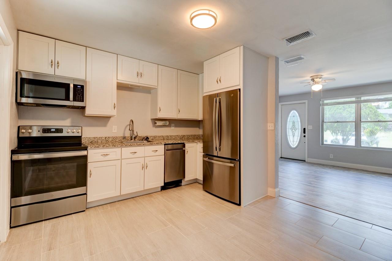 Image 6 of 23 For 635 Lanvale Avenue