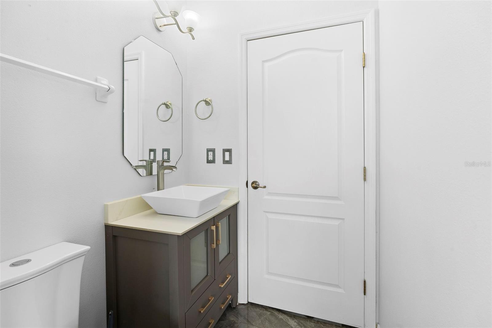 Image 20 of 45 For 524 Quail View Court