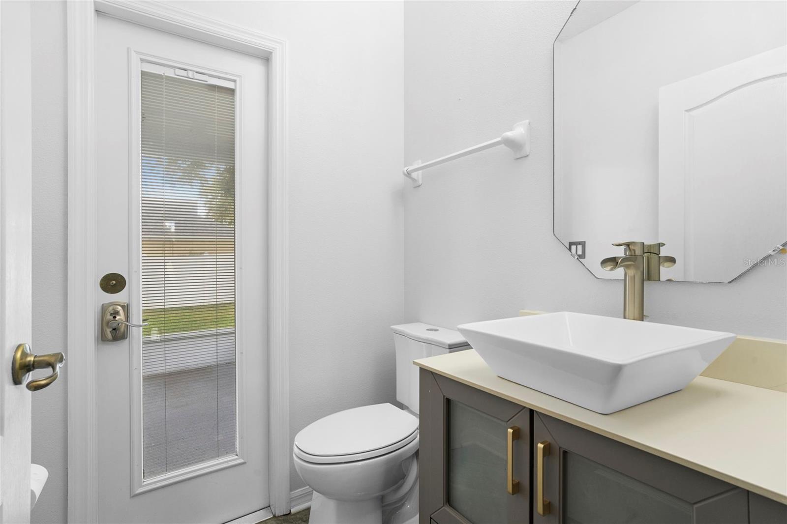 Image 21 of 45 For 524 Quail View Court