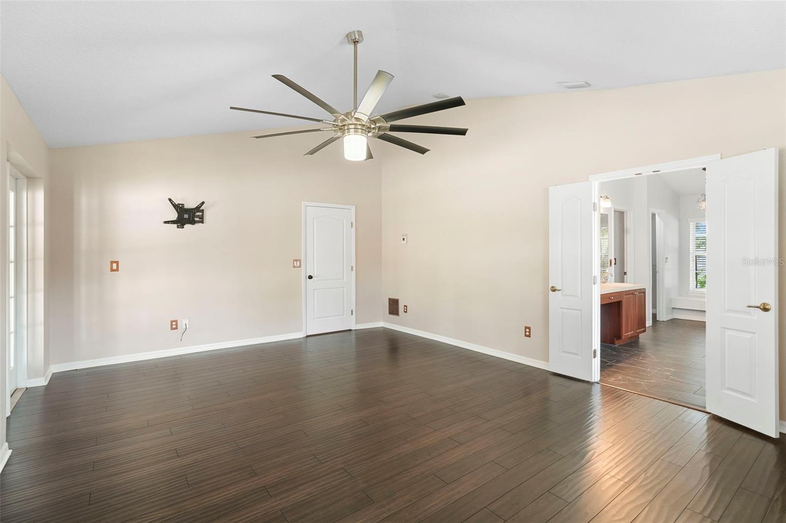 Image 25 of 45 For 524 Quail View Court