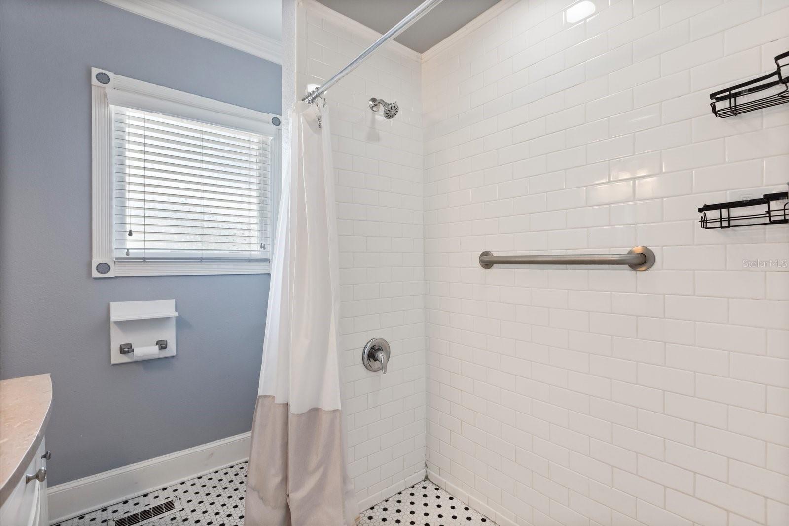 Image 11 of 18 For 345 Oak Avenue
