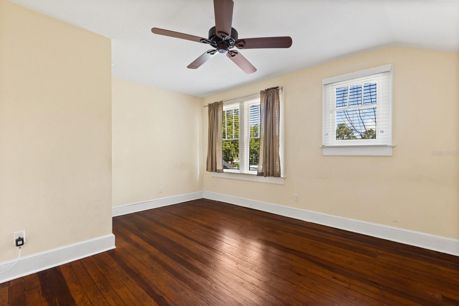 Image 12 of 18 For 345 Oak Avenue