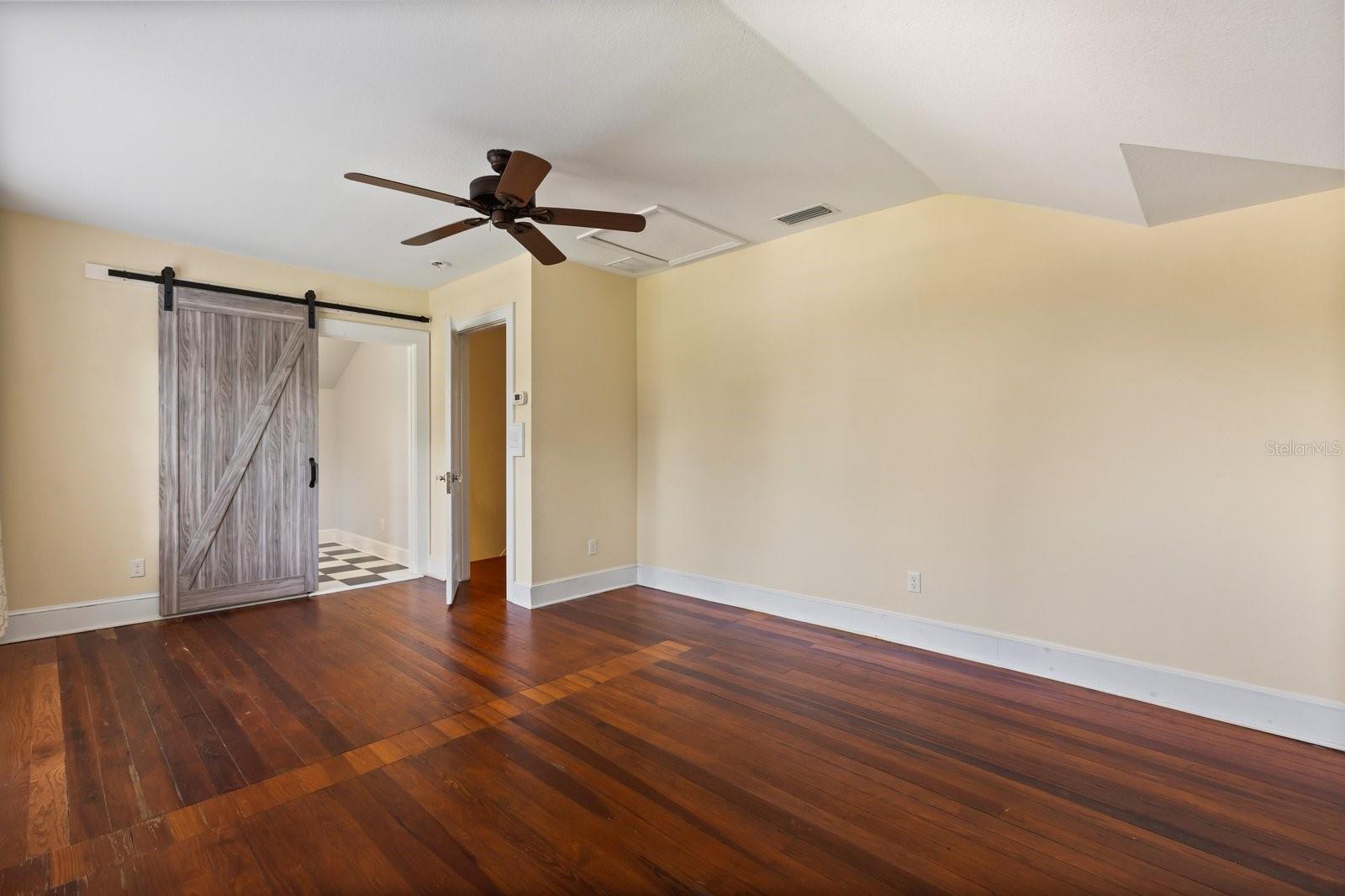 Image 17 of 18 For 345 Oak Avenue