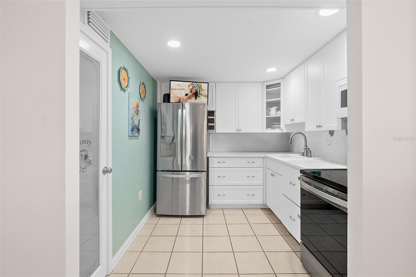 Image 11 of 59 For 925 Halifax Avenue 102