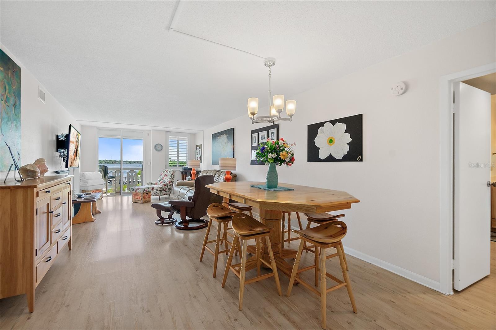 Image 9 of 59 For 925 Halifax Avenue 102