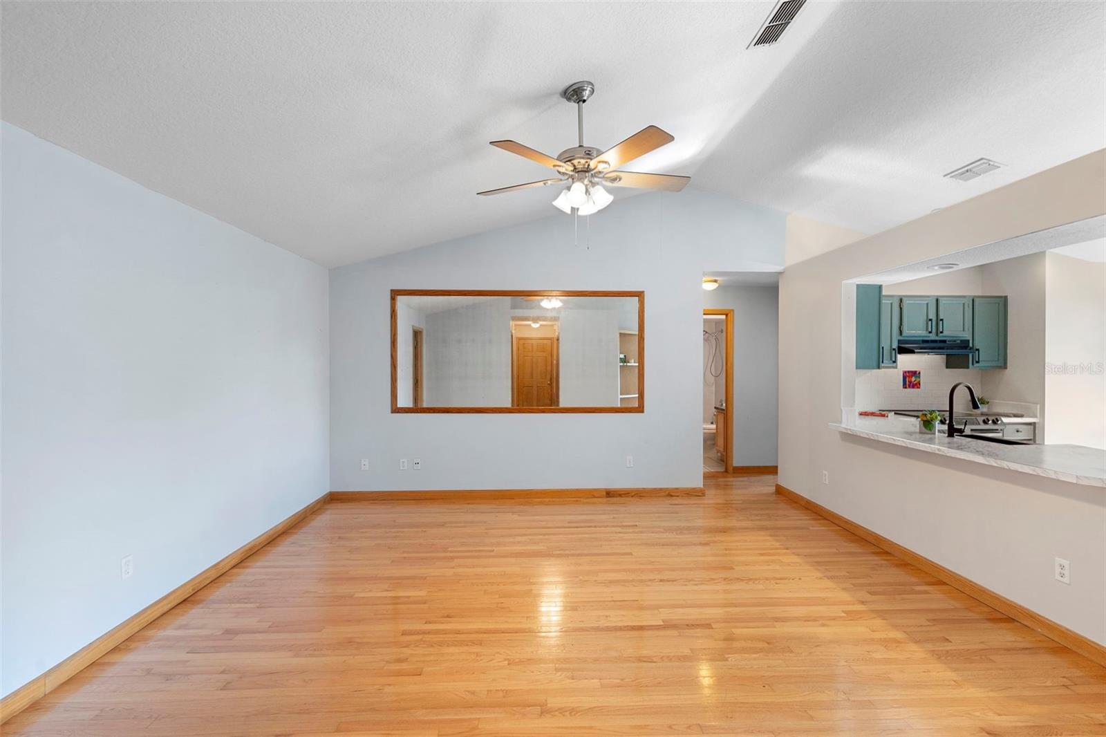 Image 11 of 40 For 320 Woodward Avenue