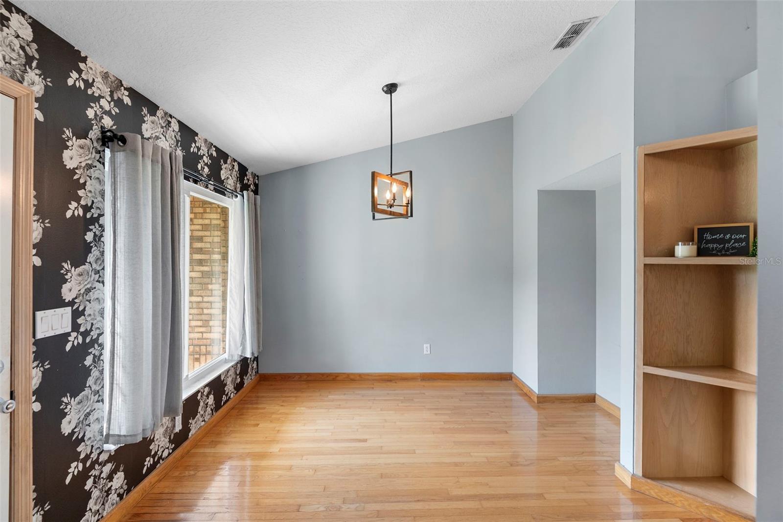 Image 7 of 40 For 320 Woodward Avenue