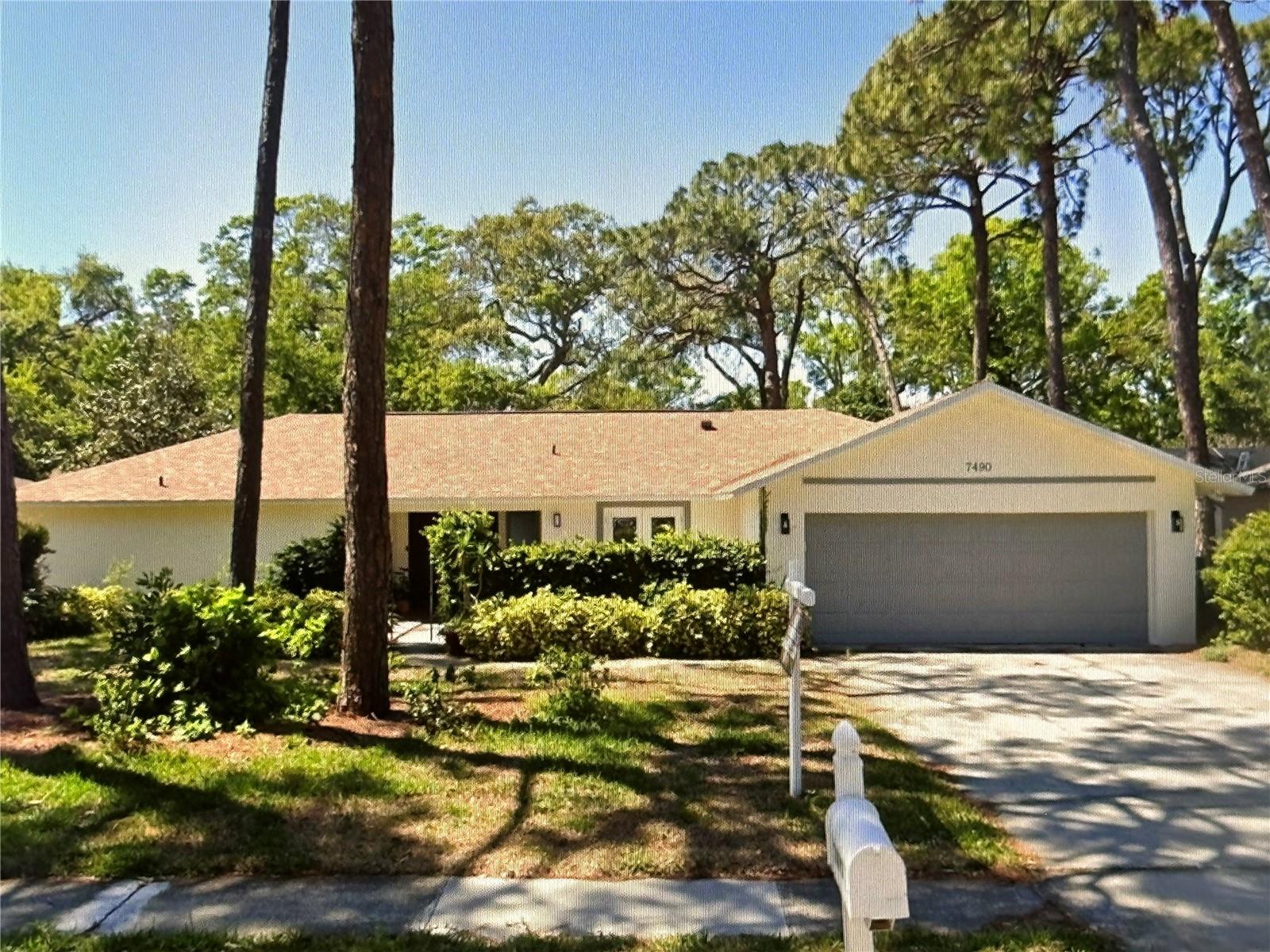 Listing Details for 7490 Pine Valley Lane, SEMINOLE, FL 33776