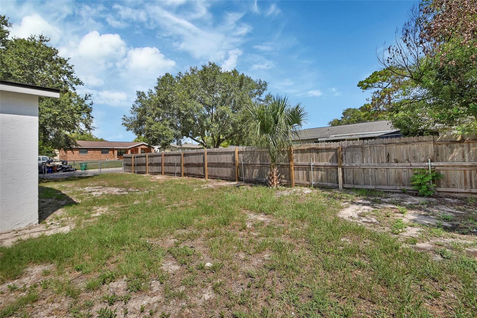 Image 20 of 24 For 933 Longview Avenue