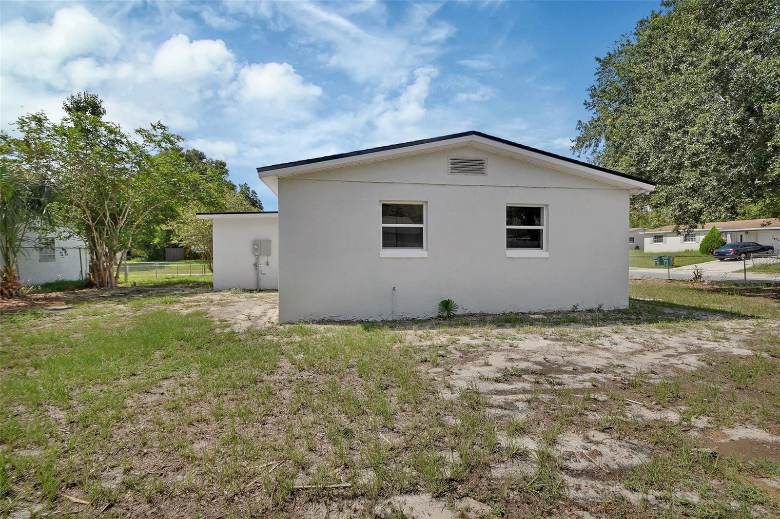 Image 21 of 24 For 933 Longview Avenue