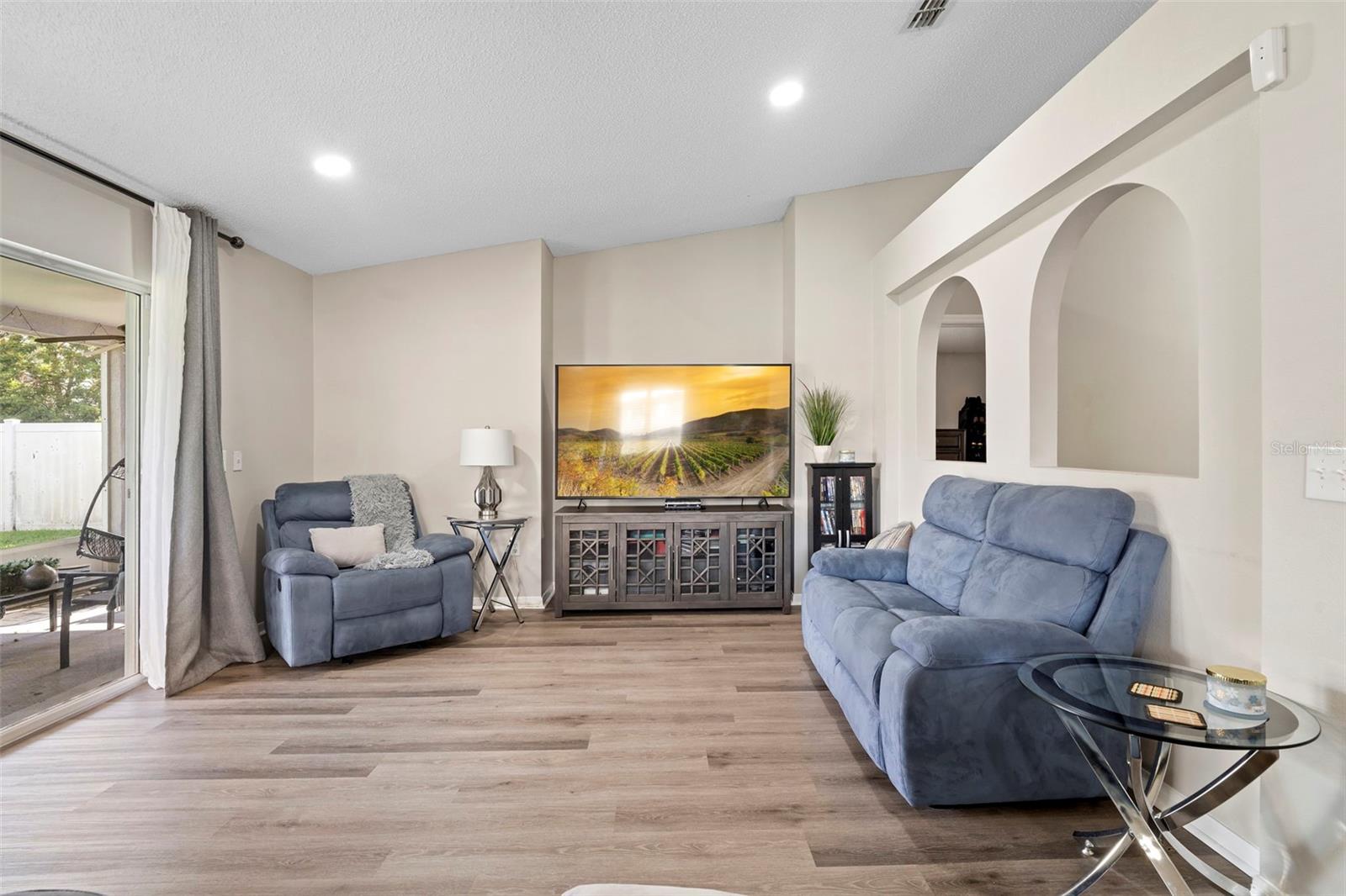 Image 17 of 47 For 110 Monterey Oaks Drive