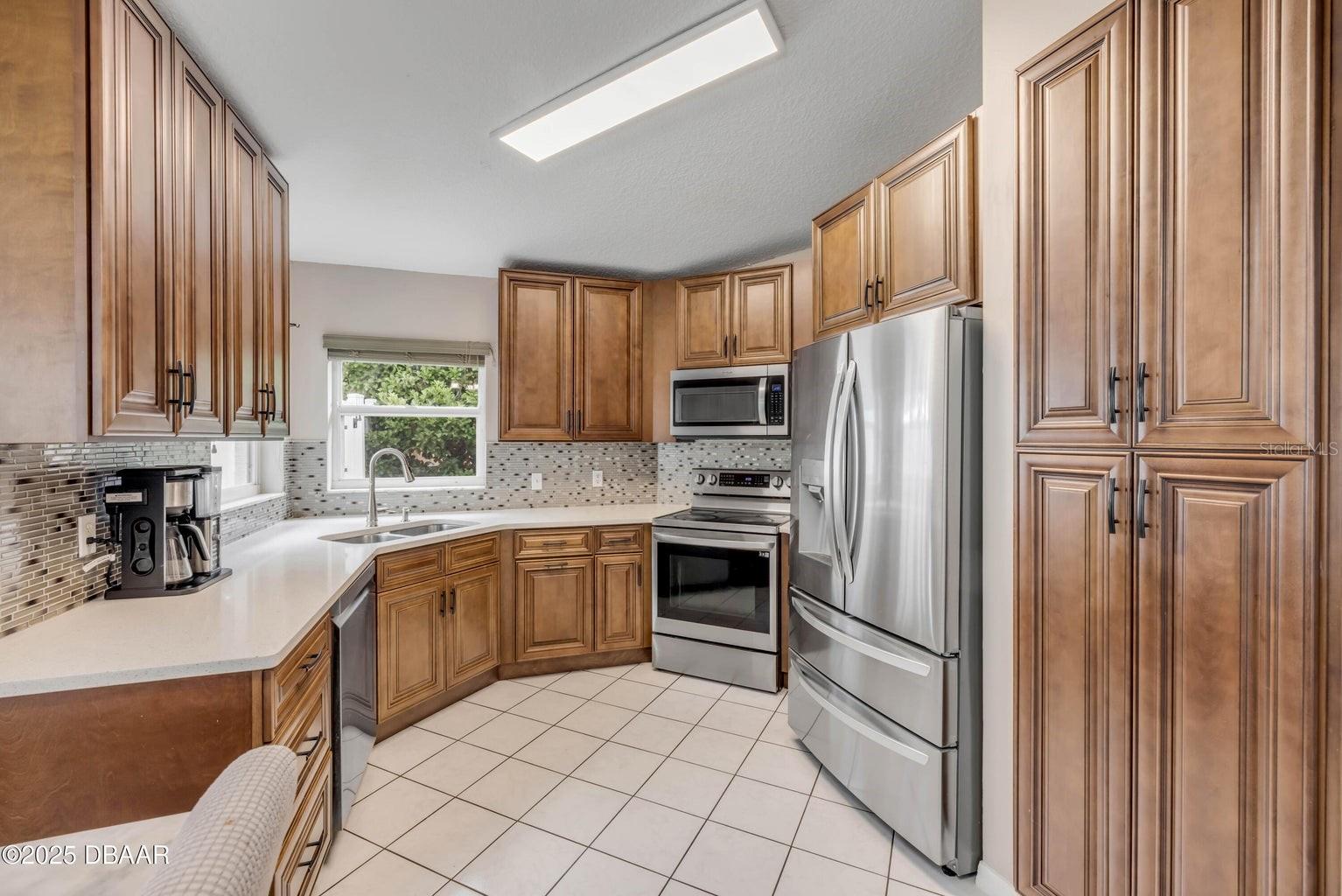 Image 6 of 31 For 1773 Arash Circle