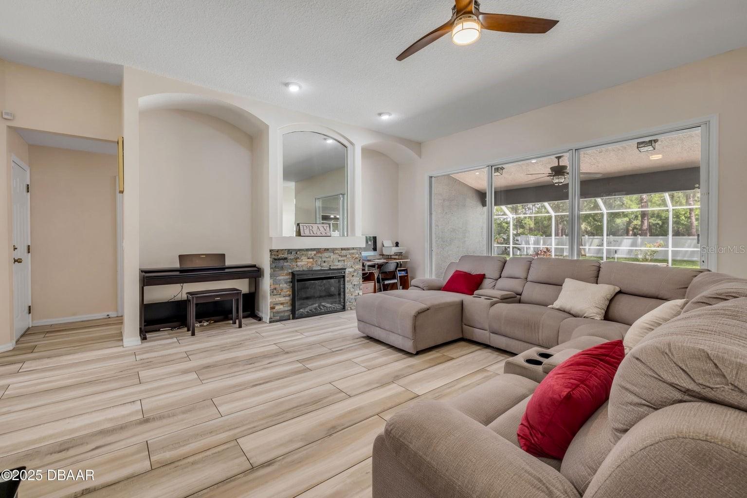 Image 9 of 31 For 1773 Arash Circle