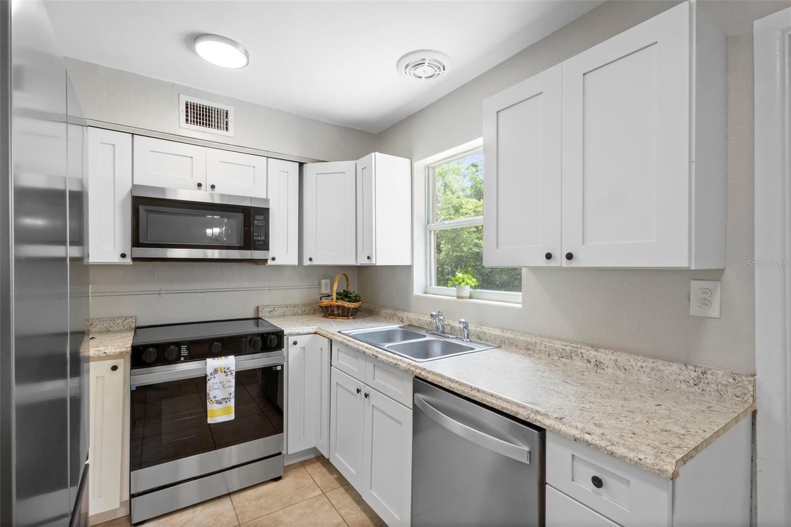 Image 13 of 31 For 532 Colfax Drive