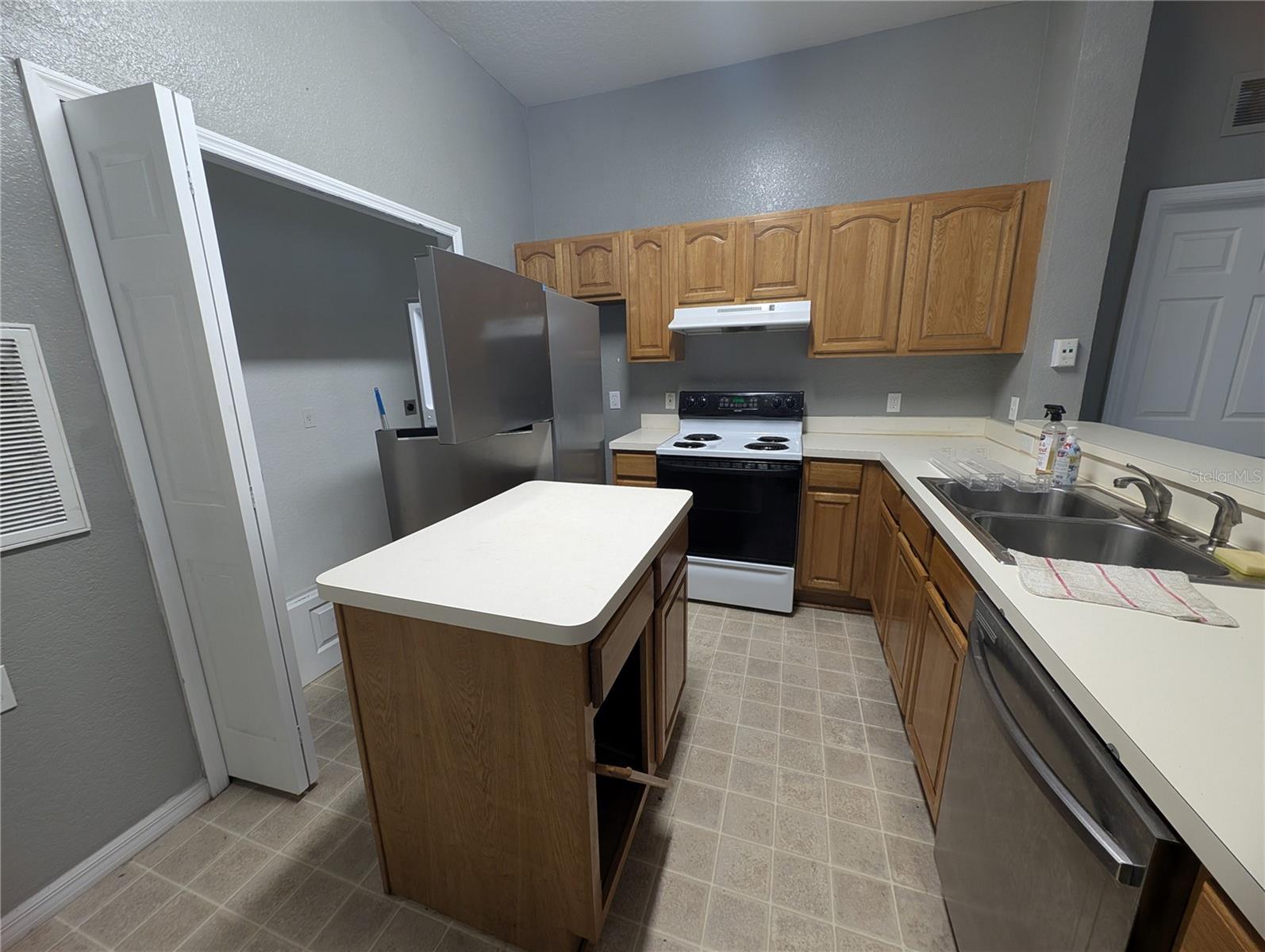 Image 6 of 19 For 970 Spring Garden Avenue 214