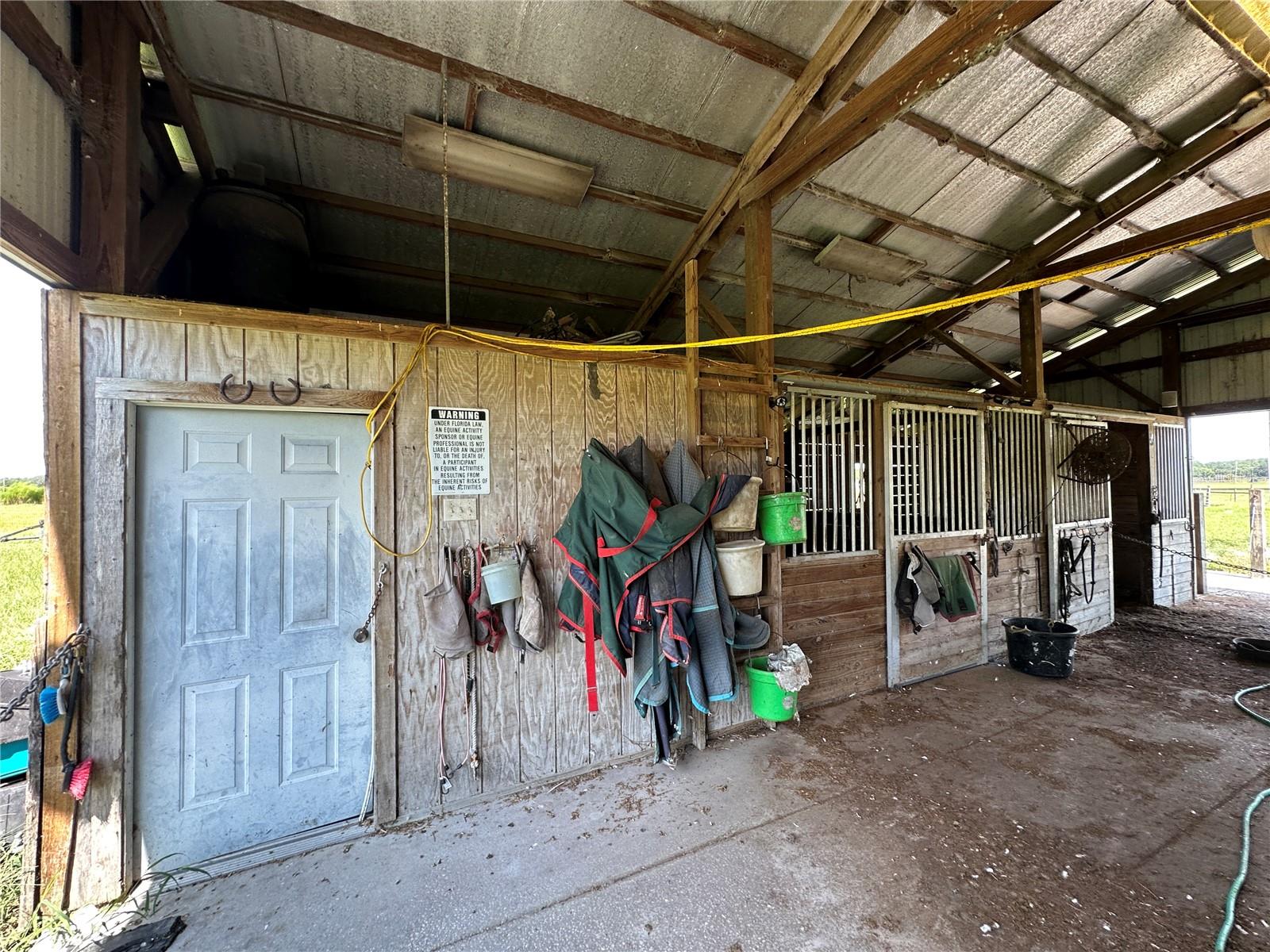 Listing photo id 18 for 16447 Trails End Road